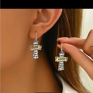 Chic Vintage-Inspired Cross Drop Earrings Antique Silvery Finish, Zinc Alloy